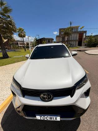 TOYOTA HILUX SW4 2.8 D-4D TURBO DIESEL SRX PLATINUM 7L 4X4 AUTOMÁTICO